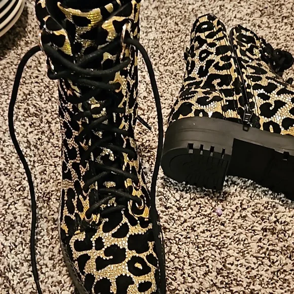 Gianni Bini boots. Size 6. Sparks when you walk - Picture 3 of 5